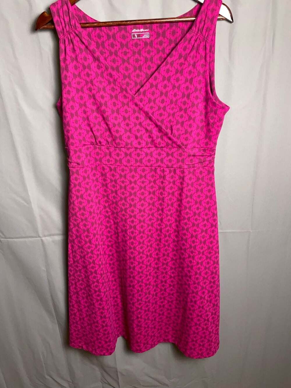 Large Eddie BauerSleeveless Pink Geometric Print Surplice Fit and Flare Travel D